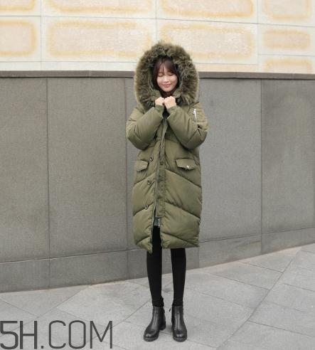 軍綠色羽絨服怎么搭配？軍綠色羽絨服搭配圖片