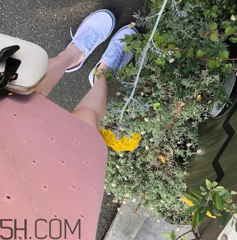 帆布鞋能光腳穿嗎？帆布鞋可以墊增高墊嗎？