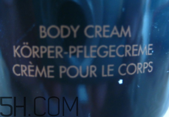 雅芳小黑裙香體乳怎么樣？雅芳小黑裙香體乳好用嗎？