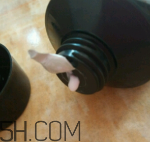 雅芳小黑裙香體乳怎么樣？雅芳小黑裙香體乳好用嗎？
