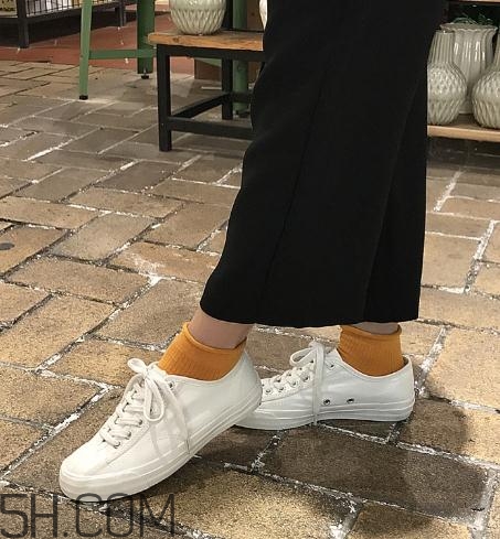 帆布鞋太硬怎么辦？帆布鞋太硬怎么軟化？
