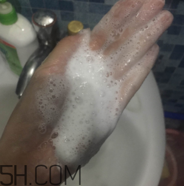 露得清綿密洗面奶怎么樣？露得清綿密洗面奶好用嗎？