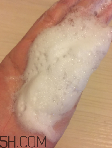 露得清綿密洗面奶怎么樣？露得清綿密洗面奶好用嗎？