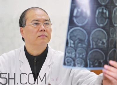 哪些原因可以導(dǎo)致腦死亡？腦死亡和植物人有什么區(qū)別