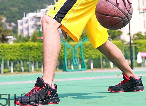 籃球鞋高幫好還是低幫好？籃球鞋高幫和低幫的區(qū)別