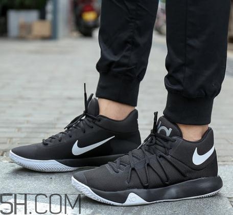 籃球鞋鞋底硬怎么辦？籃球鞋什么底最耐磨？