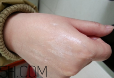 御泥坊黑玫瑰潔面乳怎么樣？御泥坊黑玫瑰潔面乳好用嗎？