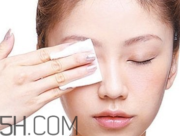 卸妝油和卸妝濕巾哪個(gè)好用？卸妝膏和卸妝油哪個(gè)好用？