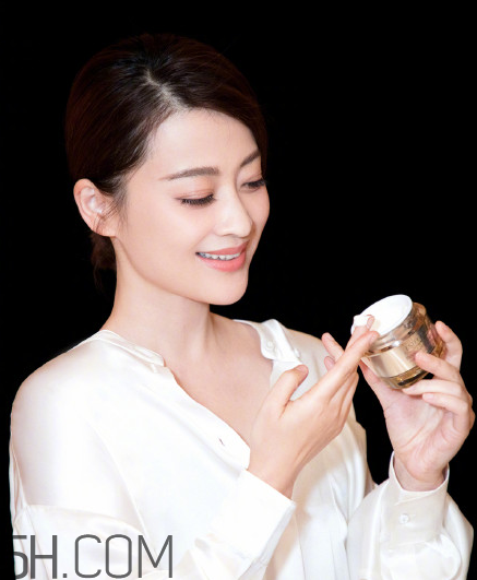 蘭蔻和雅詩(shī)蘭黛哪個(gè)好用？雅詩(shī)蘭黛萬(wàn)能面霜測(cè)評(píng)