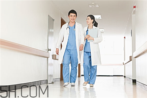 牙周炎跟腎虛有關系嗎？牙周炎跟上火有關系嗎？