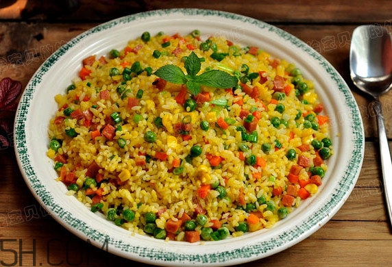 蛋炒飯和揚(yáng)州炒飯有什么區(qū)別？蛋炒飯是發(fā)物嗎