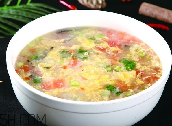 疙瘩湯是用什么面粉做的？疙瘩湯加入面粉的水是熱水還是冷水