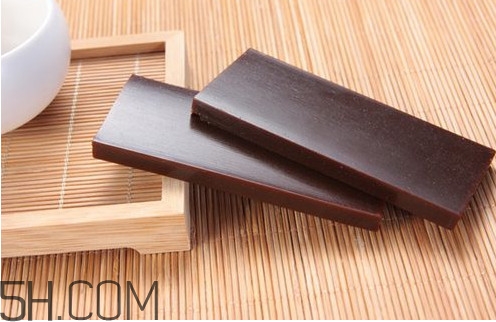 東阿阿膠是什么做的？東阿阿膠和福牌阿膠的區(qū)別