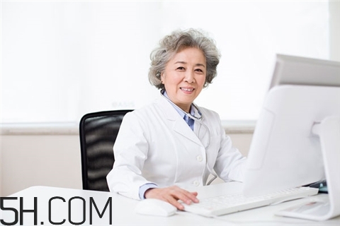 骨折用紅外線烤燈嗎？骨折做什么手術(shù)？