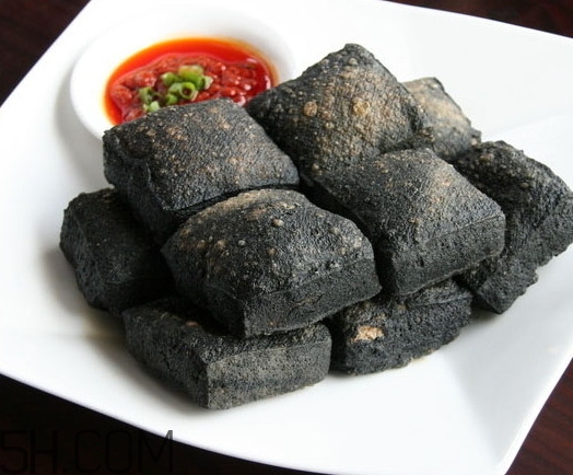 炸臭豆腐的汁怎么調(diào)？正宗臭豆腐制作方法