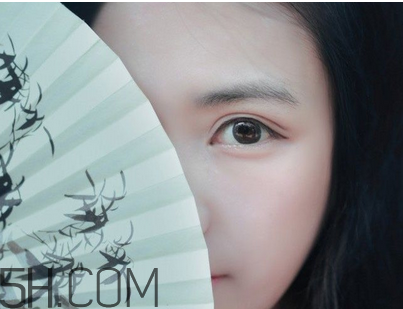 粉餅和散粉哪個定妝效果好？定妝粉和定妝粉餅的使用方法