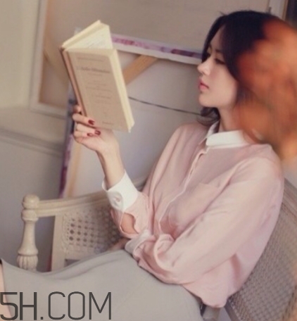 女生說我的胸好小什么意思？女生說我的胸好小怎么回復