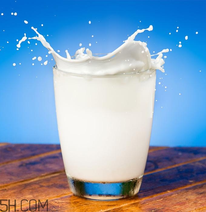 酸奶什么時候喝最好？睡前喝酸奶好還是牛奶好？
