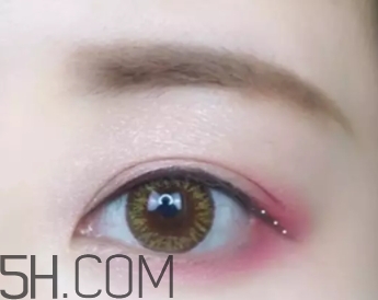 草莓紅口紅適合黃皮嗎？草莓紅口紅顯白嗎？