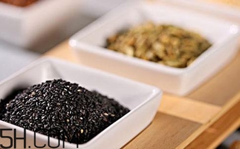 人為什么會(huì)掉發(fā)？怎么防止掉發(fā)？