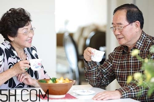 冬季老年人如何養(yǎng)生？老年人養(yǎng)生的注意事項(xiàng)是什么？