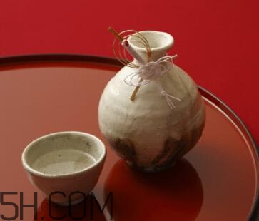 什么時(shí)候喝藥酒比較好？喝藥酒有什么禁忌？