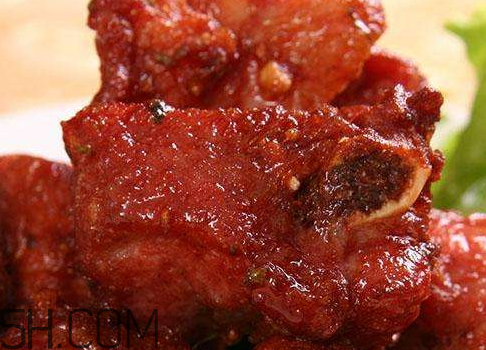 排骨發(fā)黑是怎么回事 排骨變黑是壞了嗎 排骨發(fā)黑是怎么回事 排骨變黑是壞了嗎