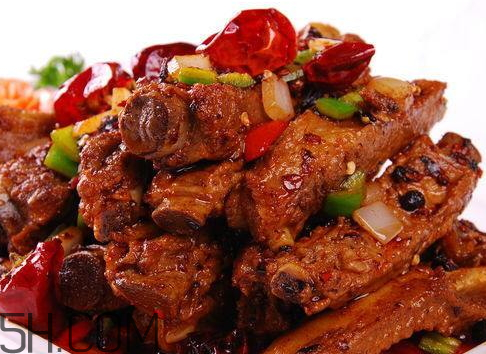 排骨發(fā)黑是怎么回事 排骨變黑是壞了嗎 排骨發(fā)黑是怎么回事 排骨變黑是壞了嗎