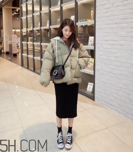 棉服配裙子好看嗎？棉衣配什么裙子好？