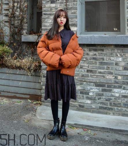棉服配裙子好看嗎？棉衣配什么裙子好？