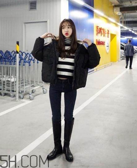 黑色面包服怎么搭配？黑色面包服搭配圖片
