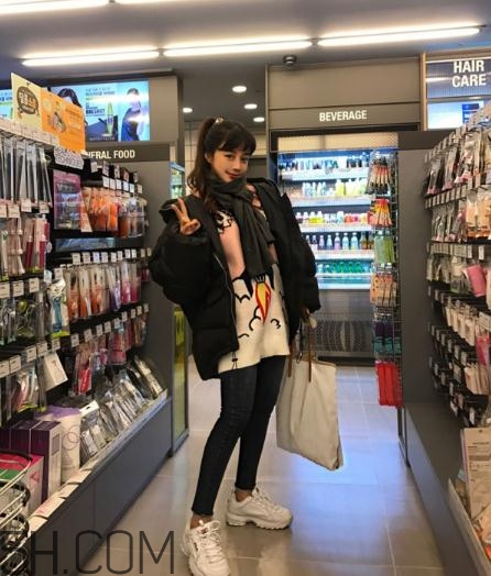 黑色面包服怎么搭配？黑色面包服搭配圖片