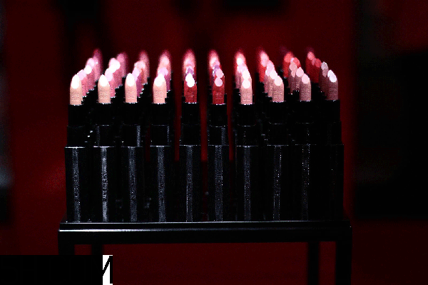 紀(jì)梵希新版禁忌之吻色號(hào)試色 紀(jì)梵希禁忌之吻16號(hào)好用嗎 紀(jì)梵希新版禁忌之吻色號(hào)試色 紀(jì)梵希禁忌之吻16號(hào)好用嗎