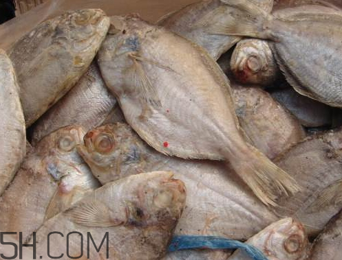 鯽魚(yú)冷凍后還有營(yíng)養(yǎng)嗎 鯽魚(yú)冷藏還是冷凍 鯽魚(yú)冷凍后還有營(yíng)養(yǎng)嗎 鯽魚(yú)冷藏還是冷凍