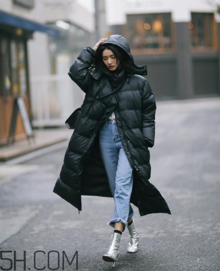 黑色棉襖配什么褲子？黑色棉服搭配褲子圖片