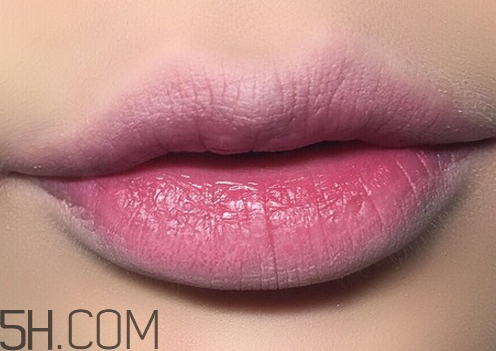 口紅到底應(yīng)該怎么涂？吻唇妝具體畫(huà)法