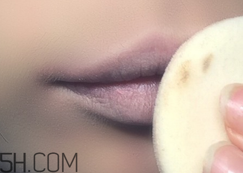 口紅到底應(yīng)該怎么涂？吻唇妝具體畫(huà)法