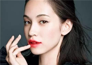 口紅到底應(yīng)該怎么涂？吻唇妝具體畫(huà)法