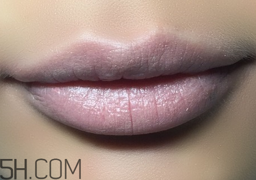 口紅到底應(yīng)該怎么涂？吻唇妝具體畫(huà)法
