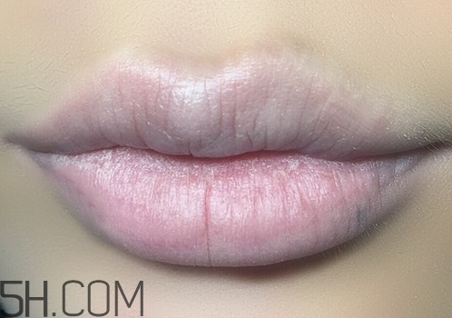 口紅到底應(yīng)該怎么涂？吻唇妝具體畫(huà)法