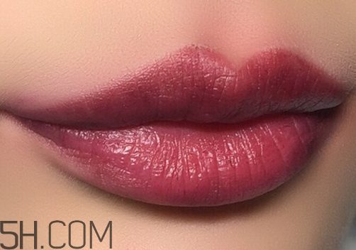 口紅到底應(yīng)該怎么涂？吻唇妝具體畫(huà)法