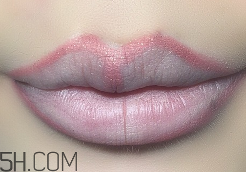 口紅到底應(yīng)該怎么涂？吻唇妝具體畫(huà)法