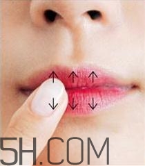 口紅到底應(yīng)該怎么涂？吻唇妝具體畫(huà)法