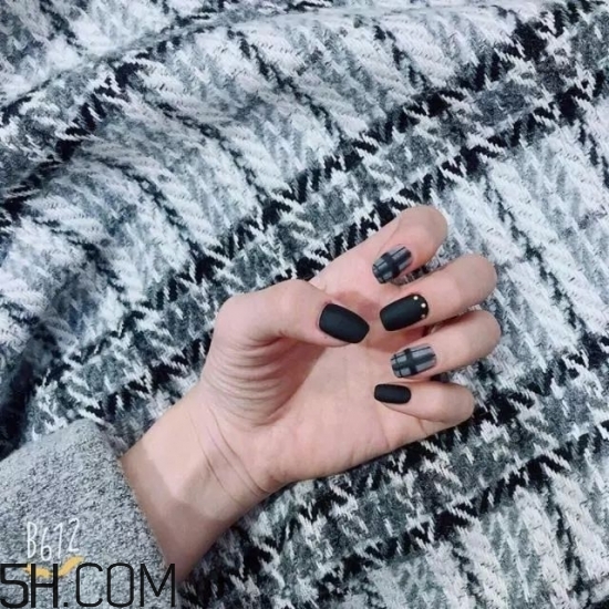 美甲涂什么顏色好看？2018冬天最美的韓式美甲