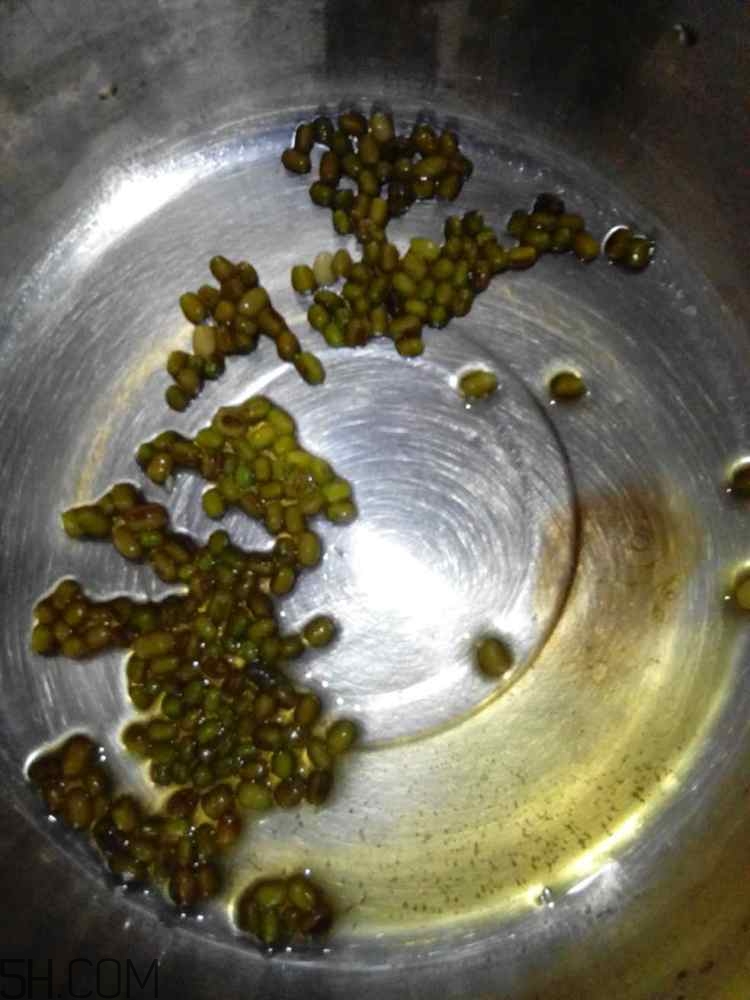綠豆糕和香蕉能一起吃嗎？吃了綠豆糕還能吃香蕉嗎？