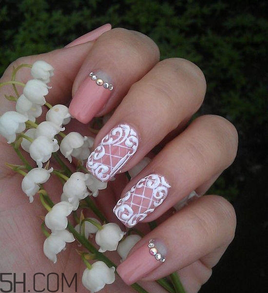 春天什么樣的美甲好看？美甲蕾絲款式圖片大全
