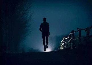 夜跑減肥的正確方法有哪些？冬天夜跑應(yīng)該怎么跑才能減肥？