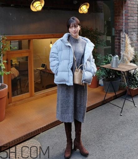 藍色棉襖配什么褲子？藍色棉服搭配褲子圖片
