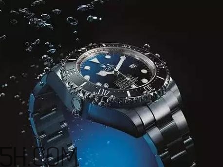 防水手表能帶著游泳嗎？防水手表可以泡溫泉嗎？