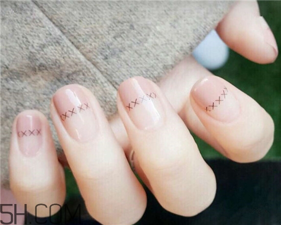 手指粗適合做什么美甲？美甲簡單大方新款圖片